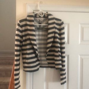Woman’s loft sweater size small